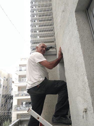 התקנת רשתות להרחקת יונים בדירה 3